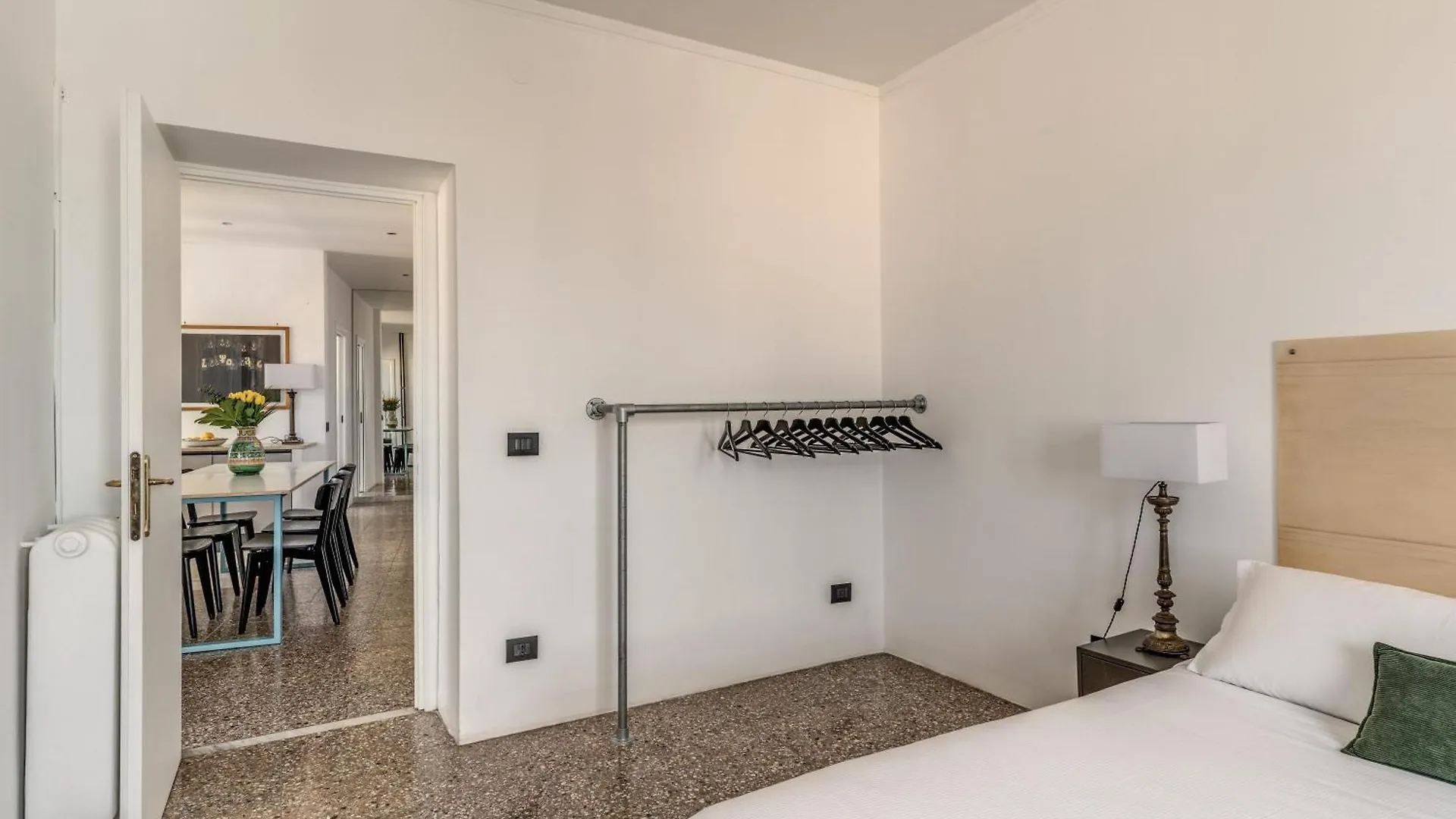 Amazing Piramide Metro Station Apartment Rome Italy