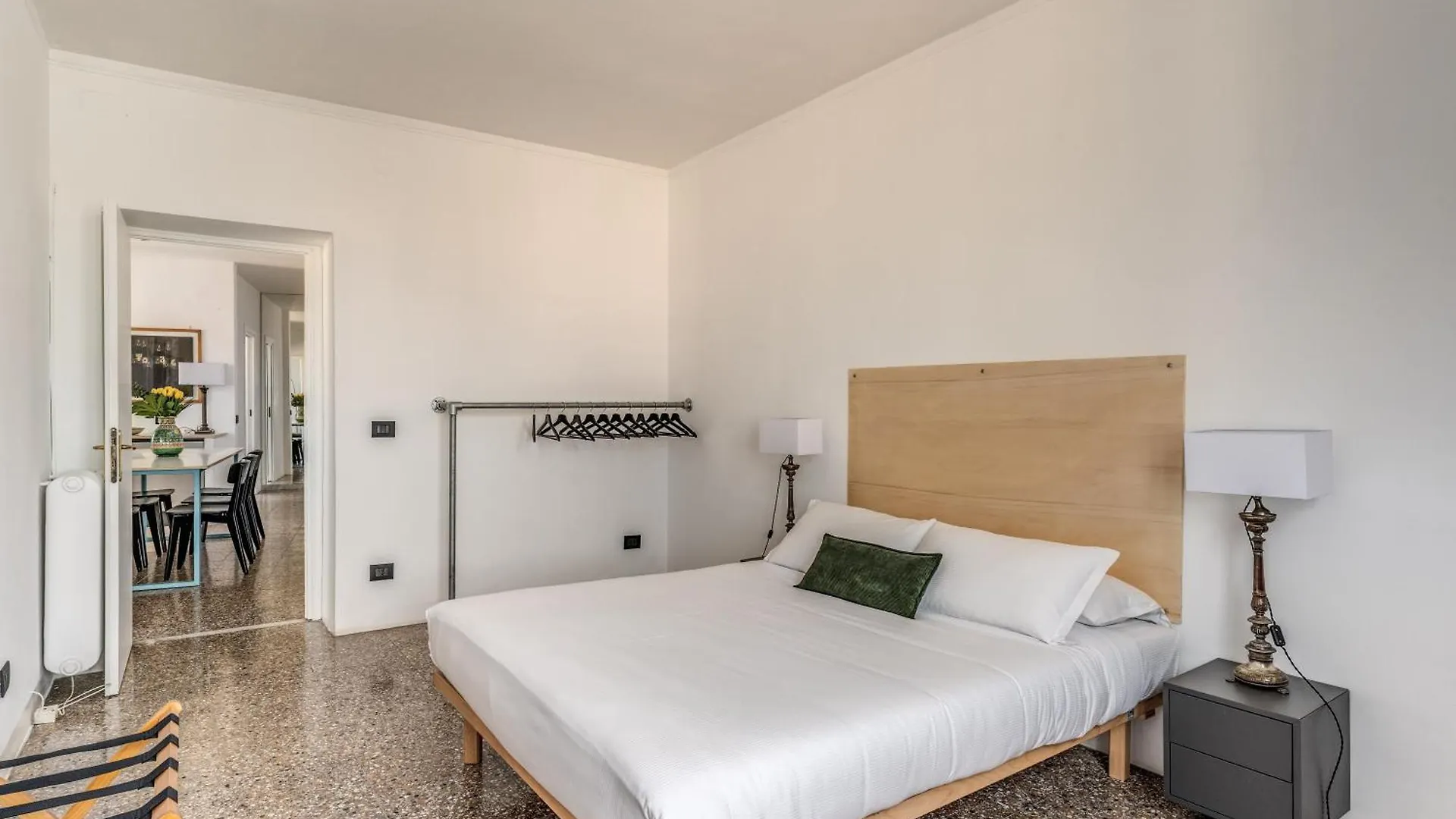 Amazing Piramide Metro Station Apartment Rome Italy