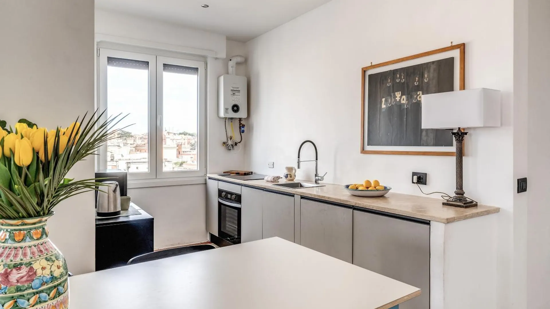 Amazing Piramide Metro Station Apartment Rome