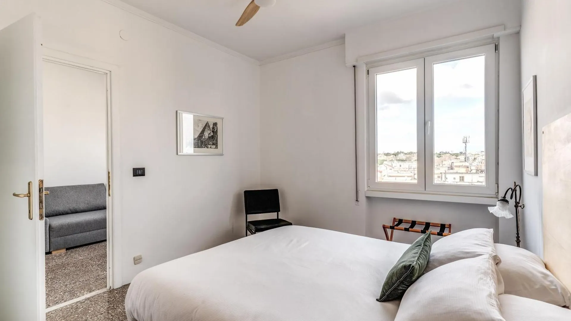Amazing Piramide Metro Station Apartment Rome
