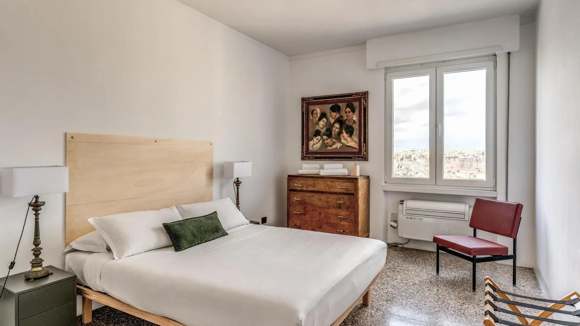 Amazing Piramide Metro Station Apartment Rome