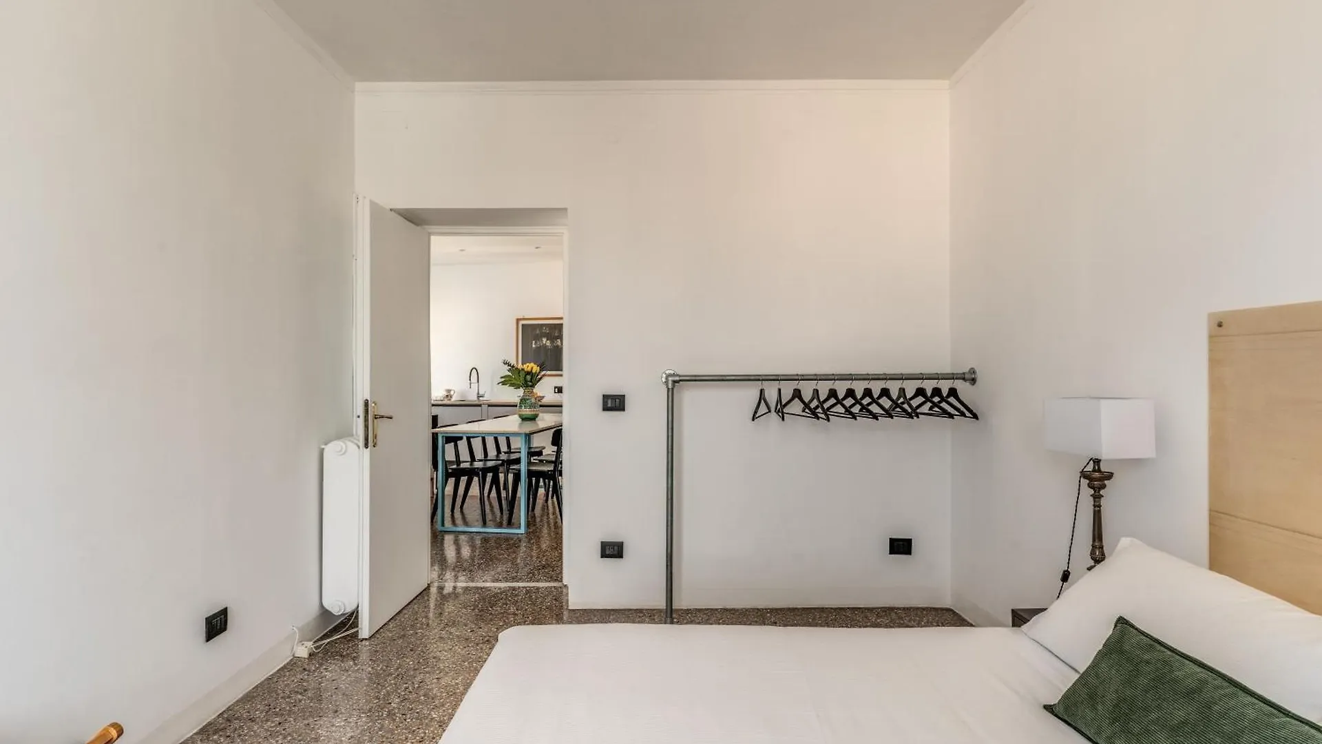 Amazing Piramide Metro Station Apartment Rome