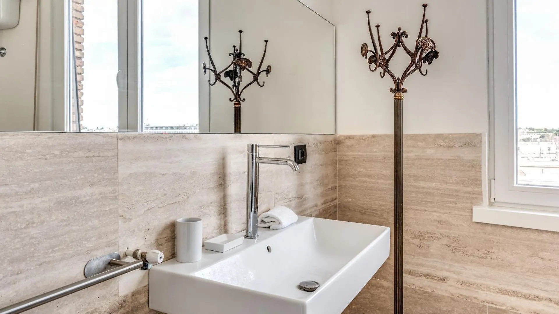 Amazing Piramide Metro Station Apartment Rome 0*,