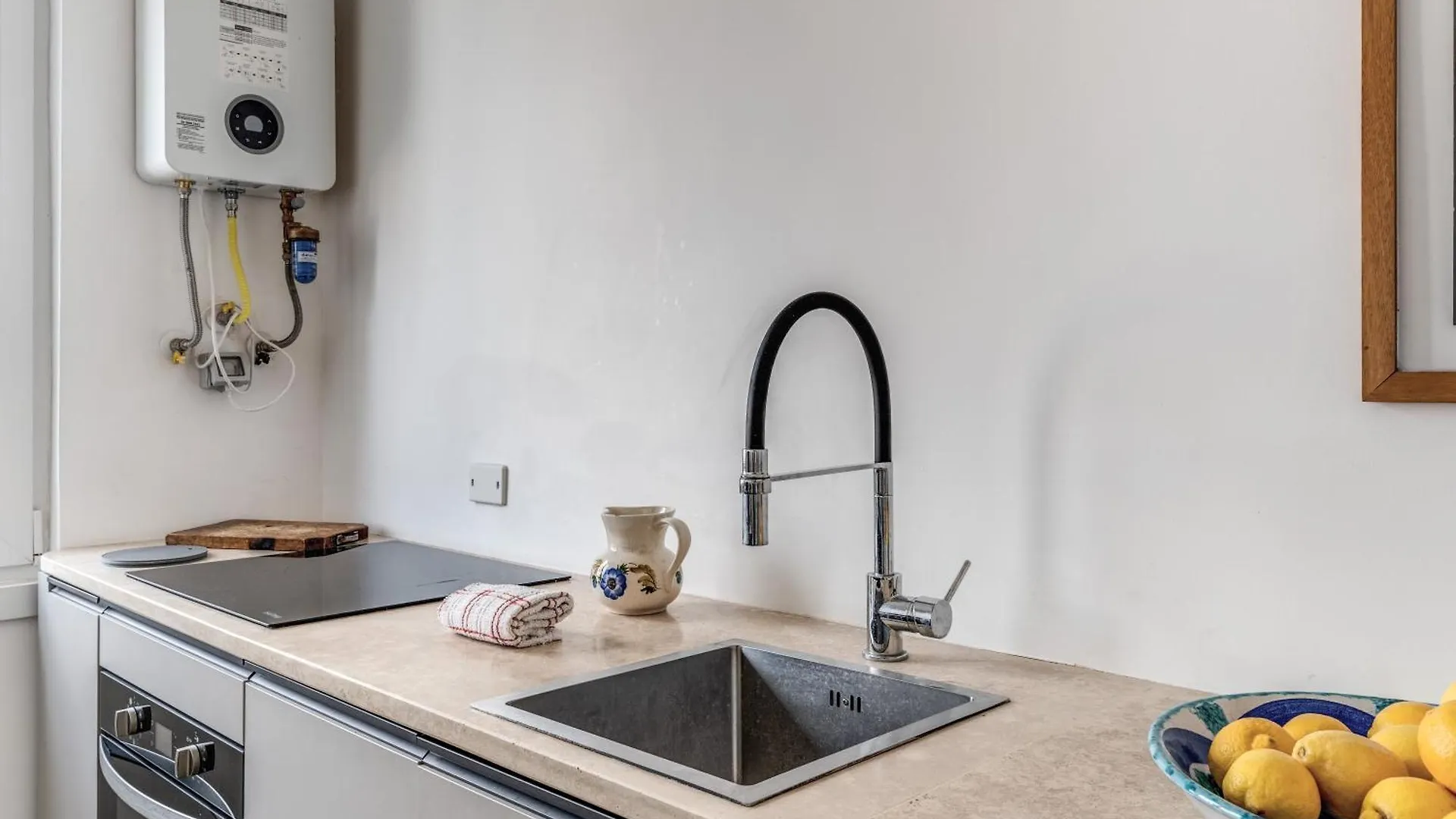 Amazing Piramide Metro Station Apartment Rome