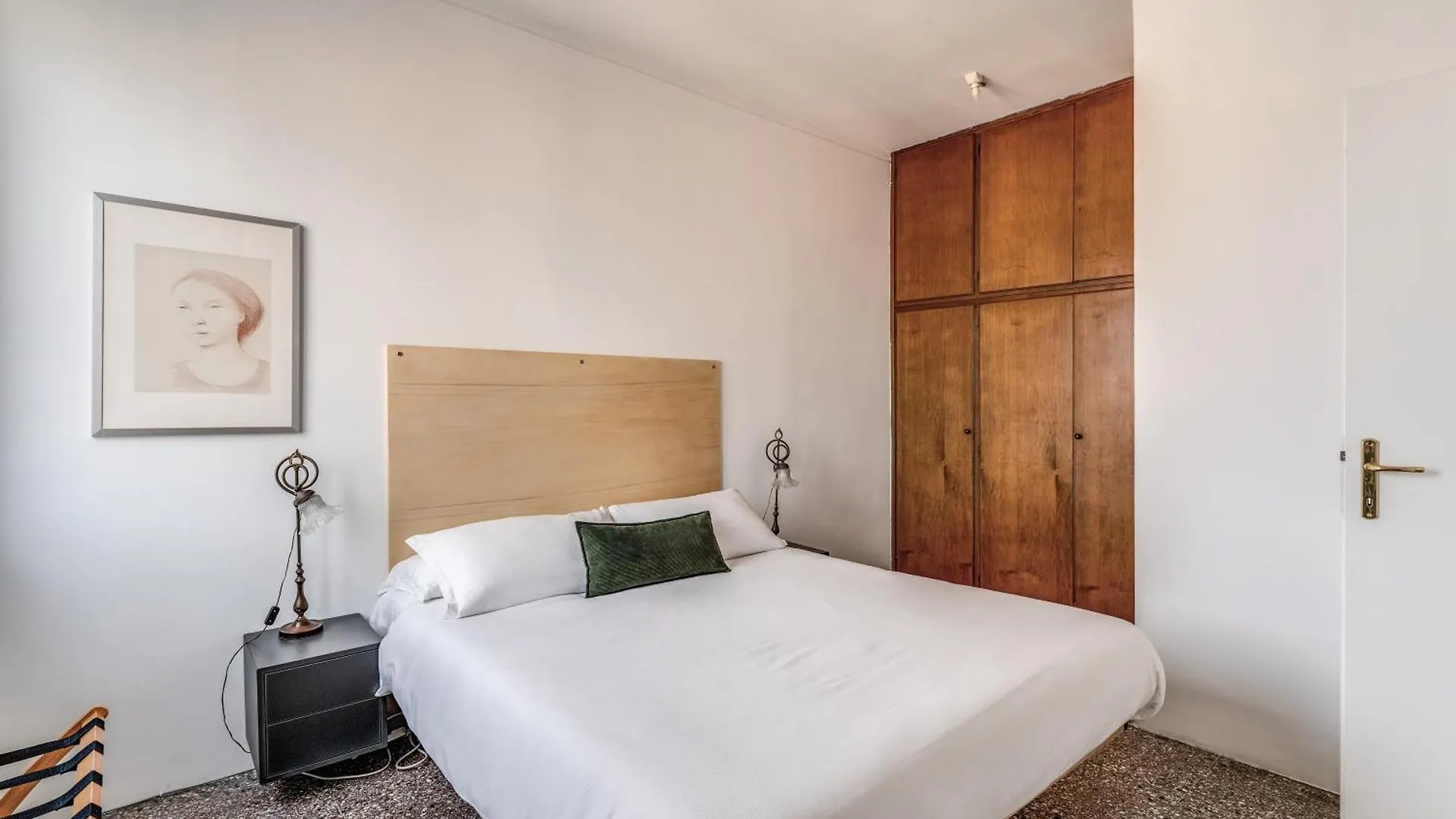 Amazing Piramide Metro Station Apartment Rome